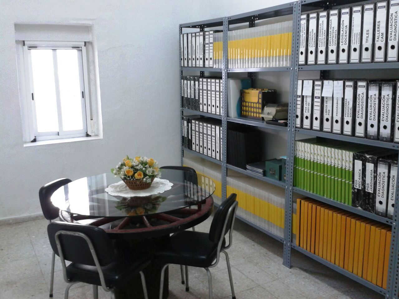 estanteria metalica gris para oficina